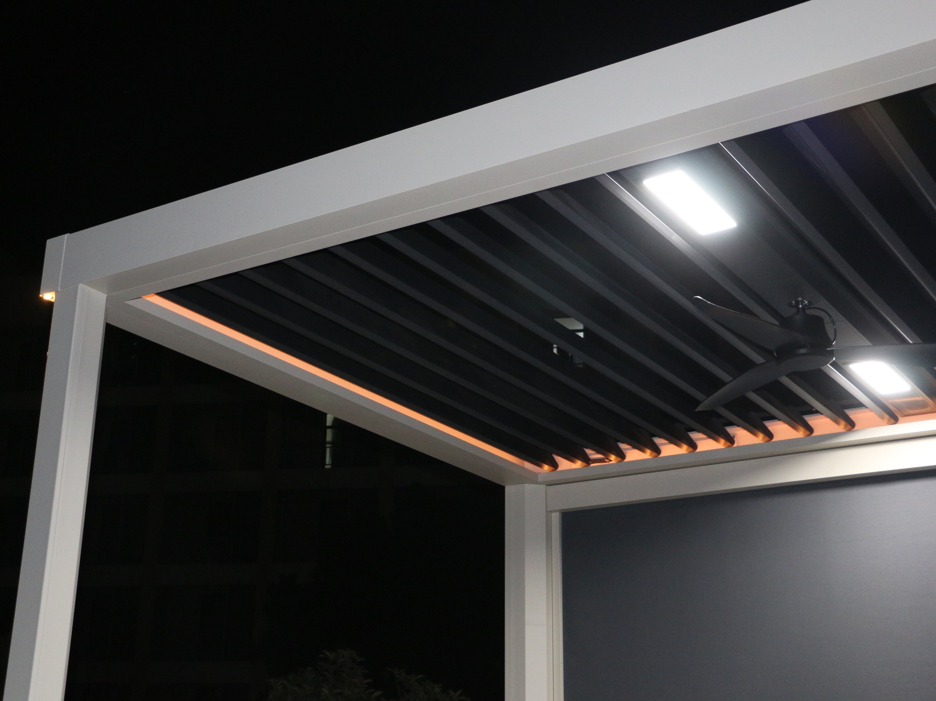 I7 Pro Aluminum Smart Pergola