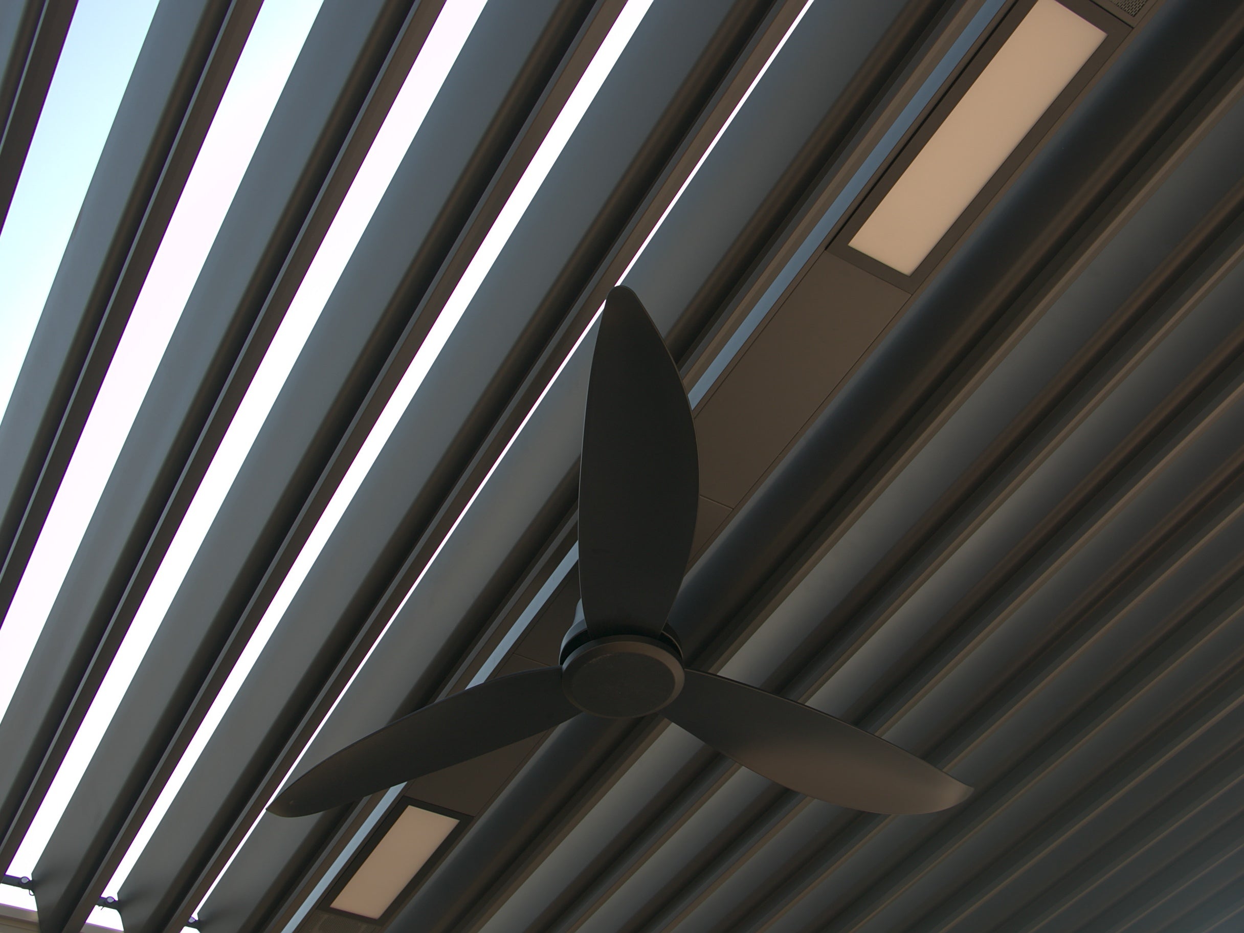 I7 Pro Aluminum Smart Pergola