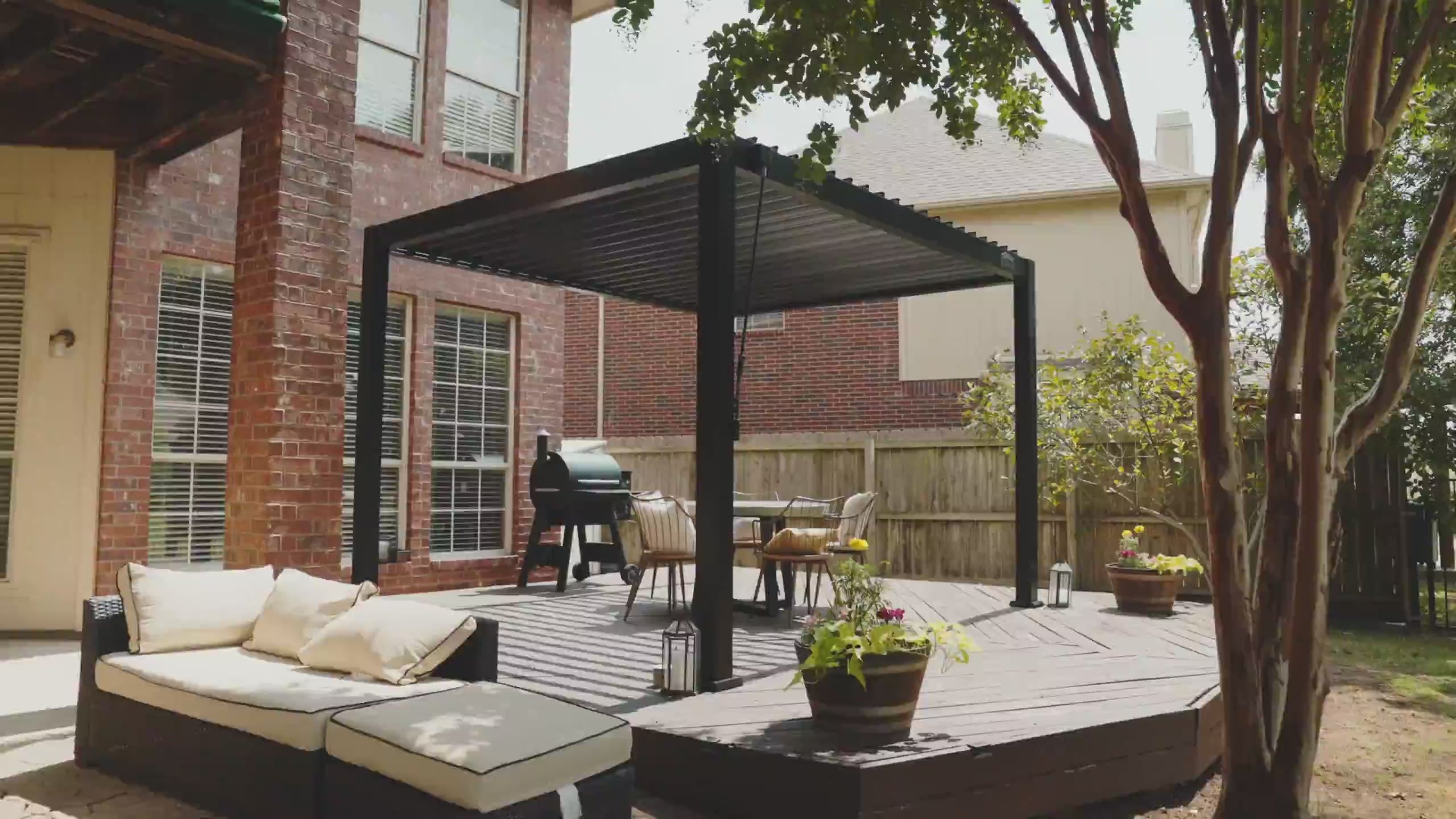 Load video: L5 Aluminum Louvered Pergola