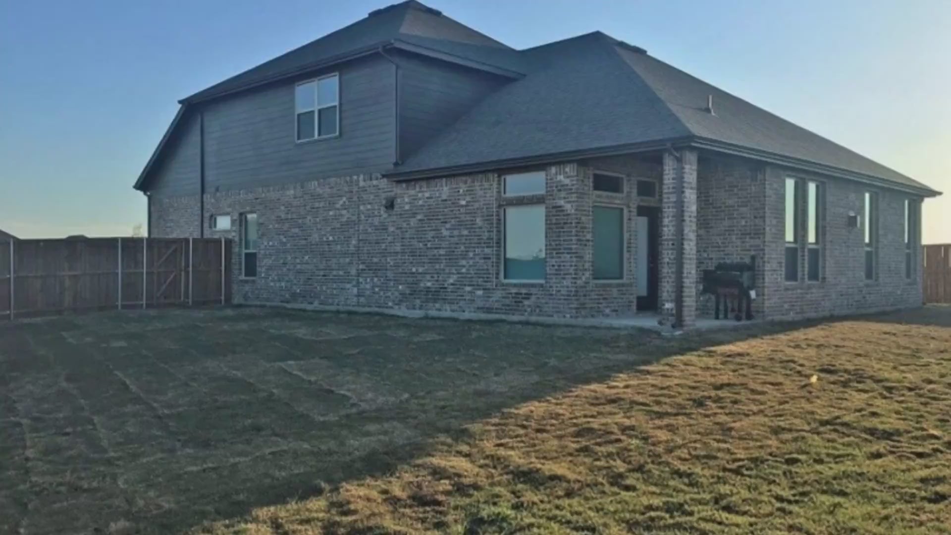 Load video: L5 Aluminum Louvered Pergola